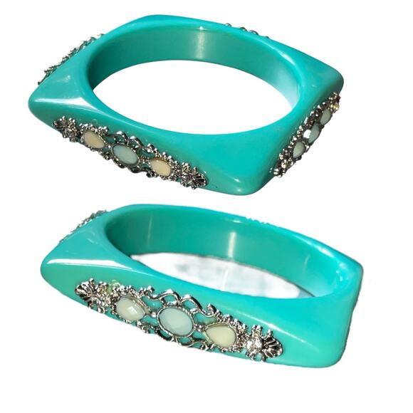Turquoise Square Lucite Embellished Retro Bangle Bracelet - Picture 2 of 9
